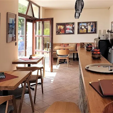 Bunkr Hotel 4*