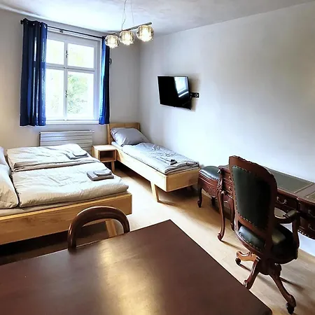 Hotel Bunkr - Modry Dum Karlštejn