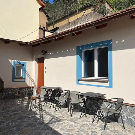 Hotel Bunkr - Modry Dum