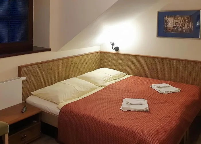 Bunkr Karlstejn - Modry Dum Hotel